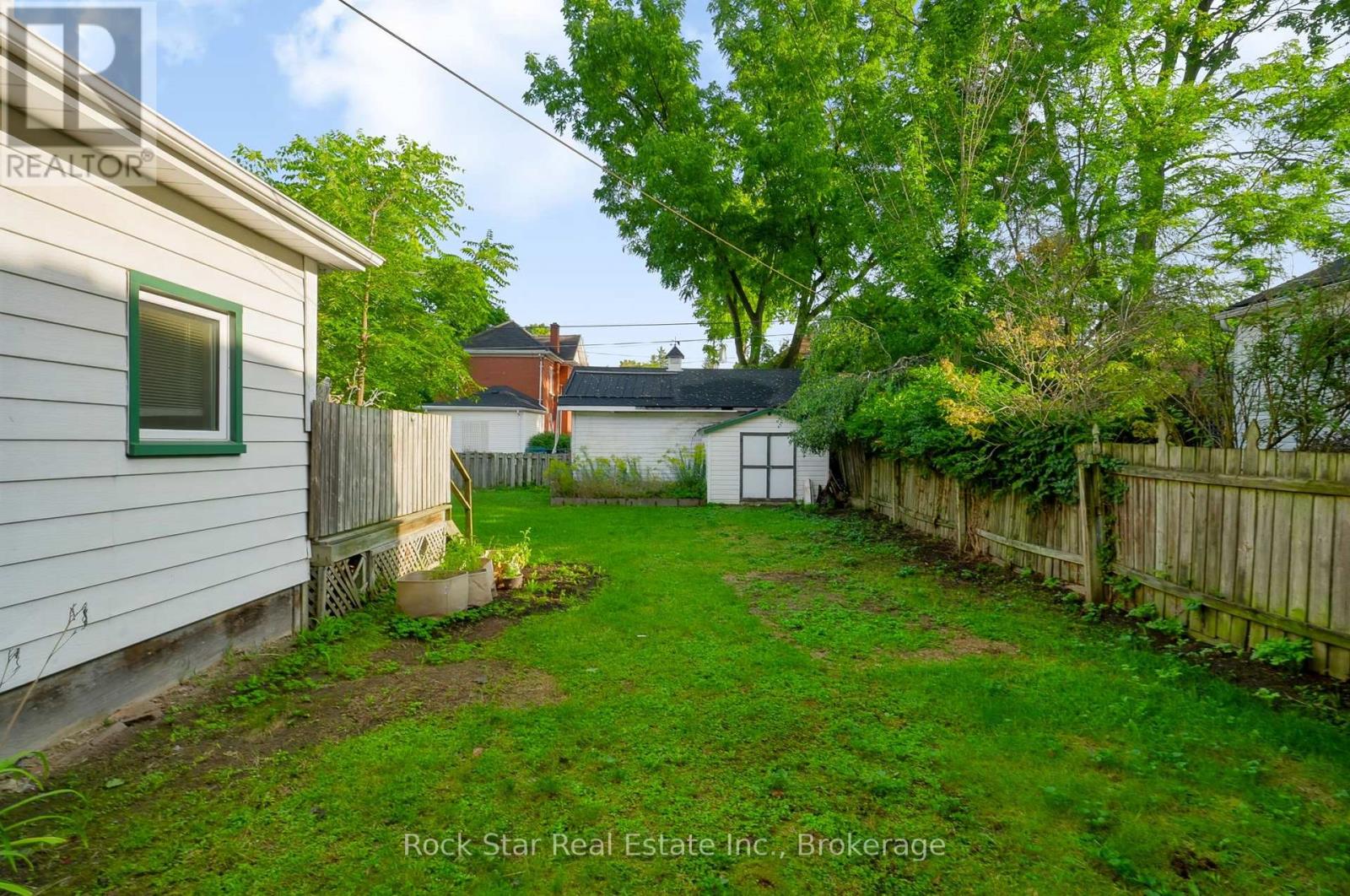 22 RICH AVENUE photo 36
