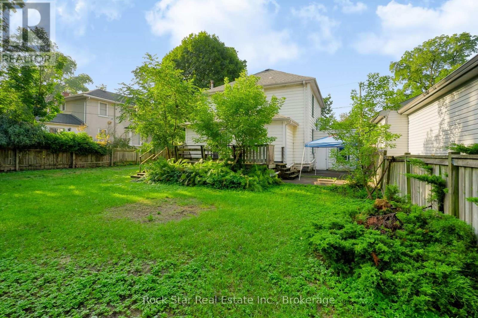 22 RICH AVENUE photo 37