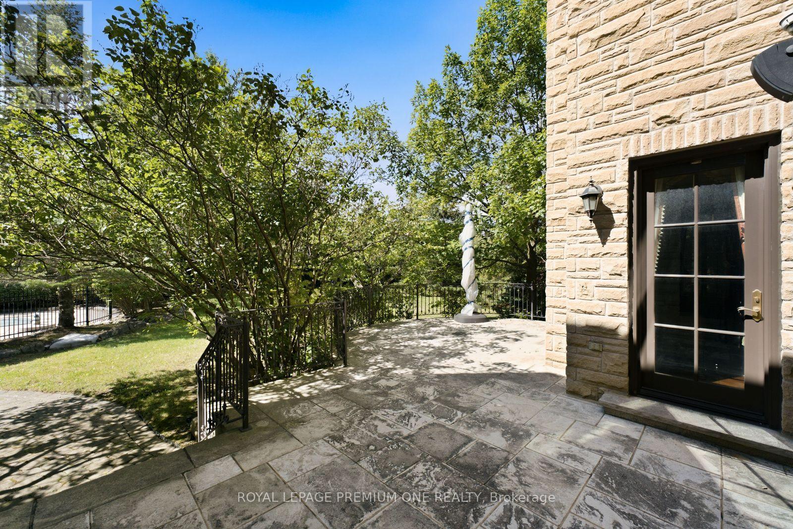 36 Northfield Court, Vaughan, Ontario  L0J 1C0 - Photo 35 - N13782136