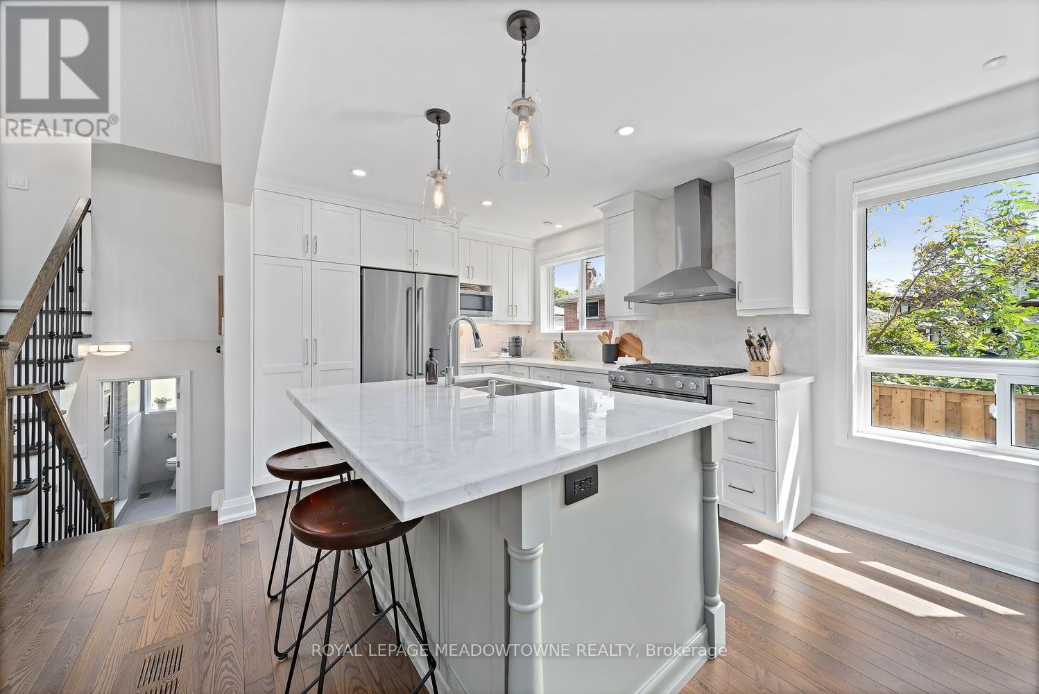 42 Oxenden Crescent, Toronto, Ontario  M9C 4H4 - Photo 15 - W13784800