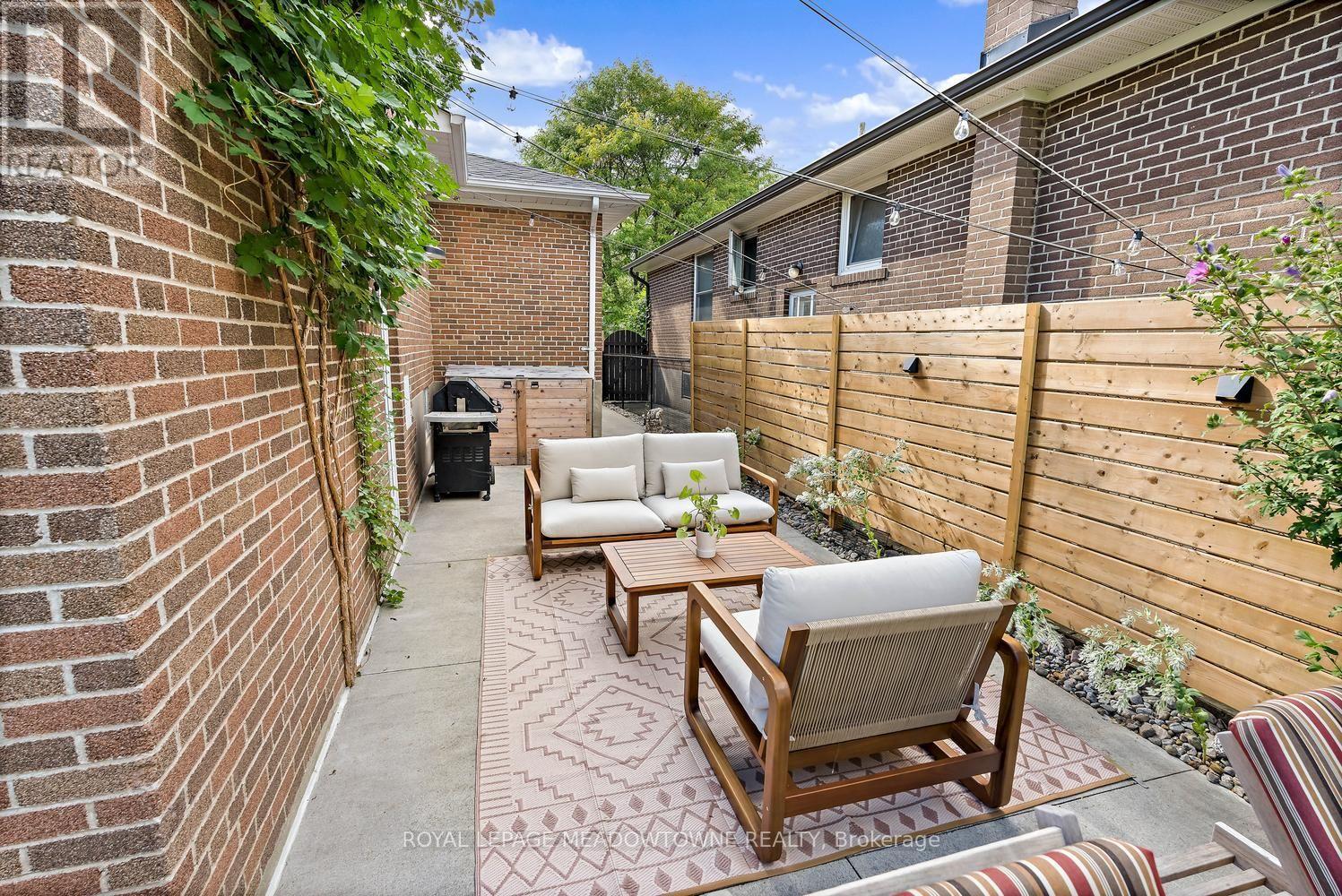 42 Oxenden Crescent, Toronto, Ontario  M9C 4H4 - Photo 40 - W13784800