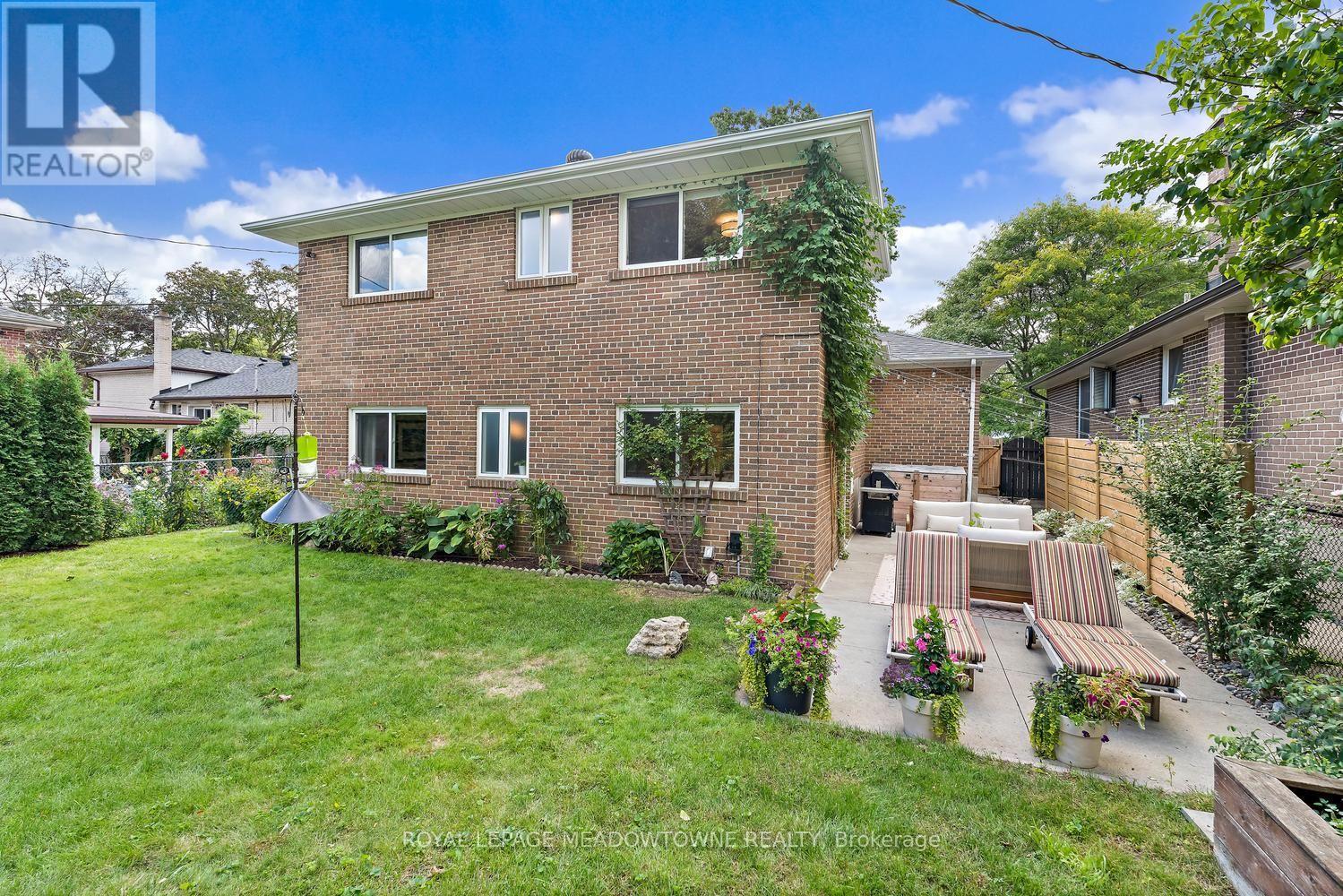 42 Oxenden Crescent, Toronto, Ontario  M9C 4H4 - Photo 42 - W13784800