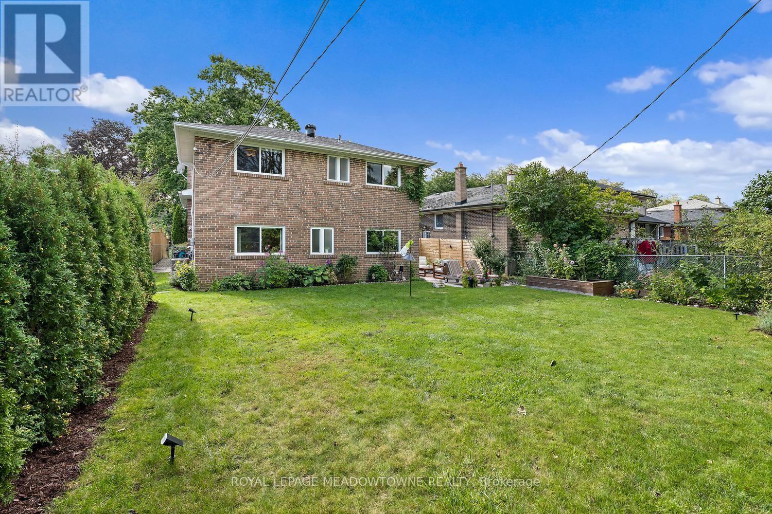 42 Oxenden Crescent, Toronto, Ontario  M9C 4H4 - Photo 45 - W13784800
