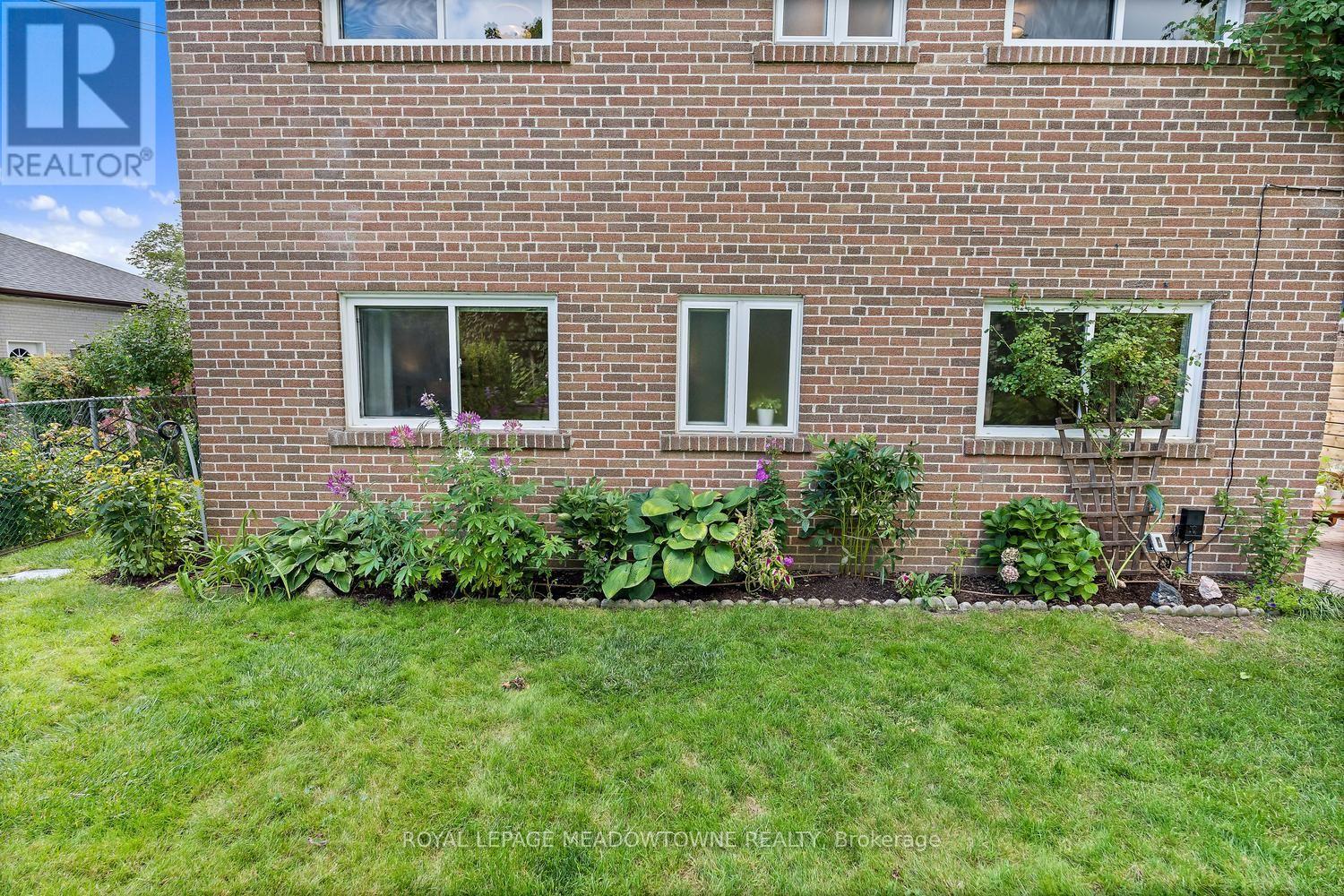 42 Oxenden Crescent, Toronto, Ontario  M9C 4H4 - Photo 47 - W13784800