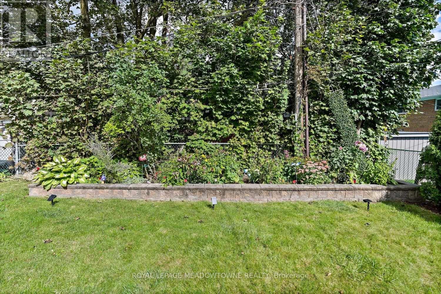 42 Oxenden Crescent, Toronto, Ontario  M9C 4H4 - Photo 48 - W13784800