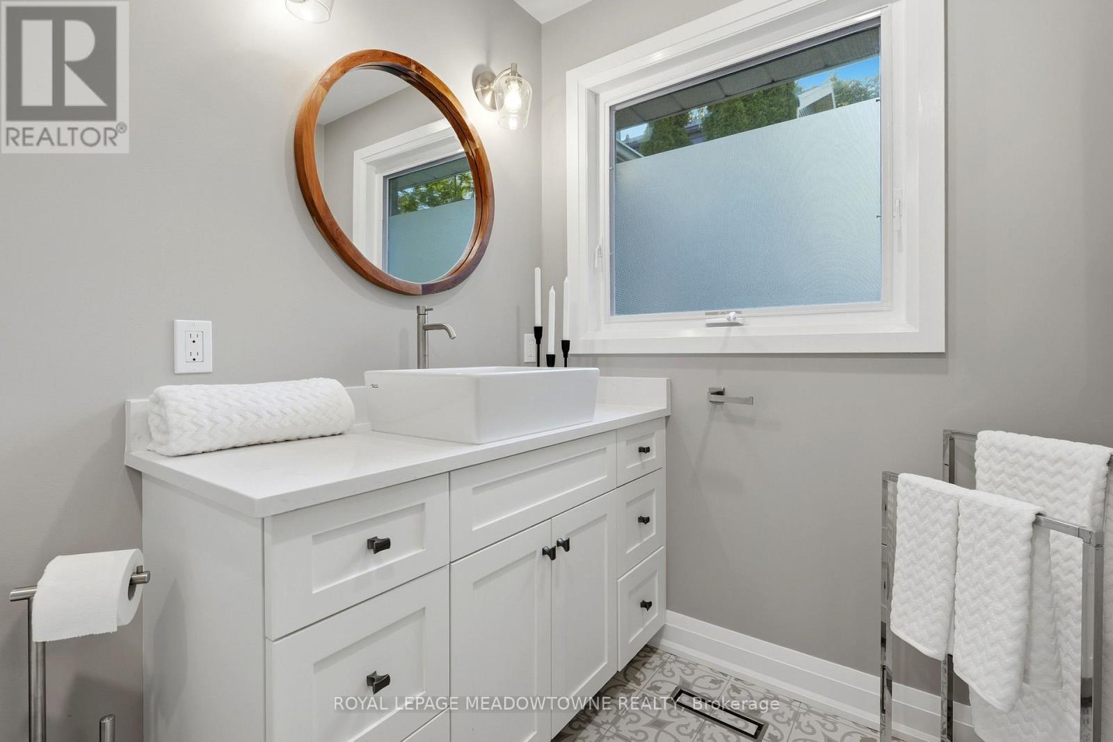 7 Terry Court, Halton Hills, Ontario  L7G 1P4 - Photo 23 - W13784890