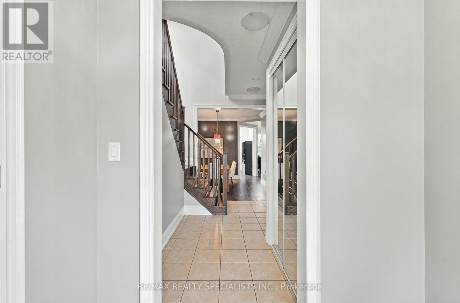 212 Leiterman Drive, Milton, Ontario  L9T 8B3 - Photo 4 - W13784934