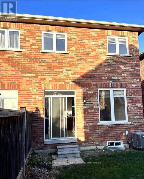 Upper - 4663 Centretown Way, Mississauga, Ontario  L5R 0E1 - Photo 11 - W13784982