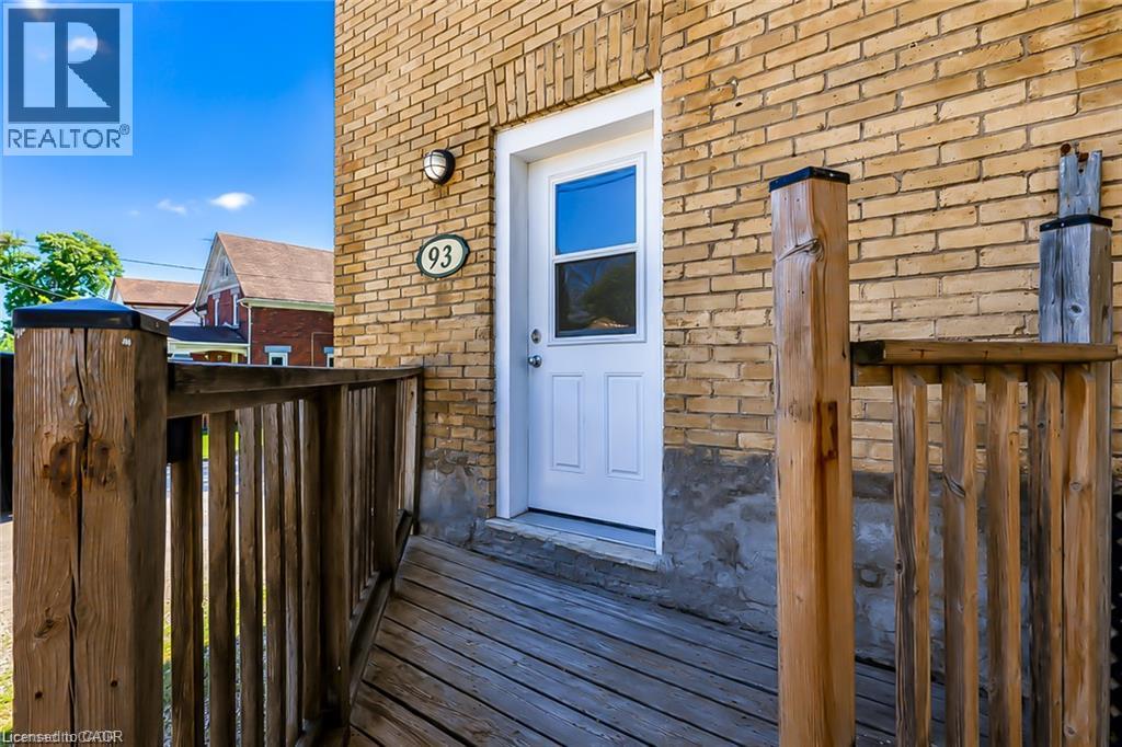 93 Lancaster Street W, Kitchener, Ontario N2H 4T3 - Photo 3 - 40863097