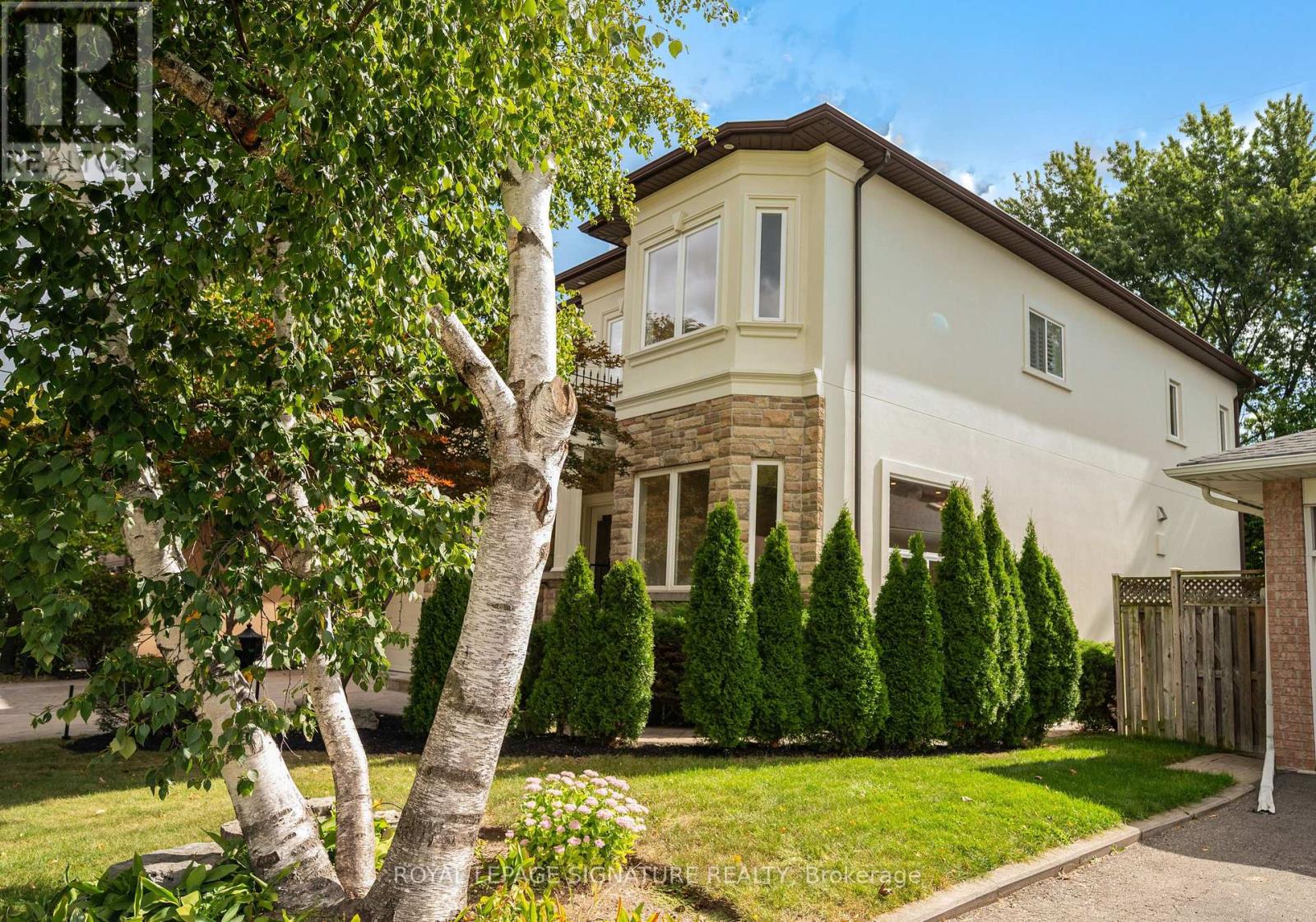 762 Duchess Drive, Mississauga, Ontario L4Y 1H7 - Photo 3 - W13782488