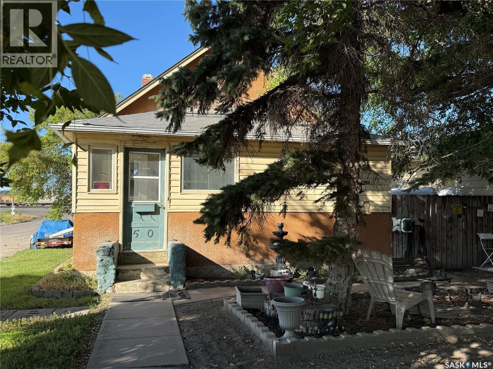 580 Maple Street W, Moose Jaw, Saskatchewan  S6H 4X1 - Photo 2 - SK048476