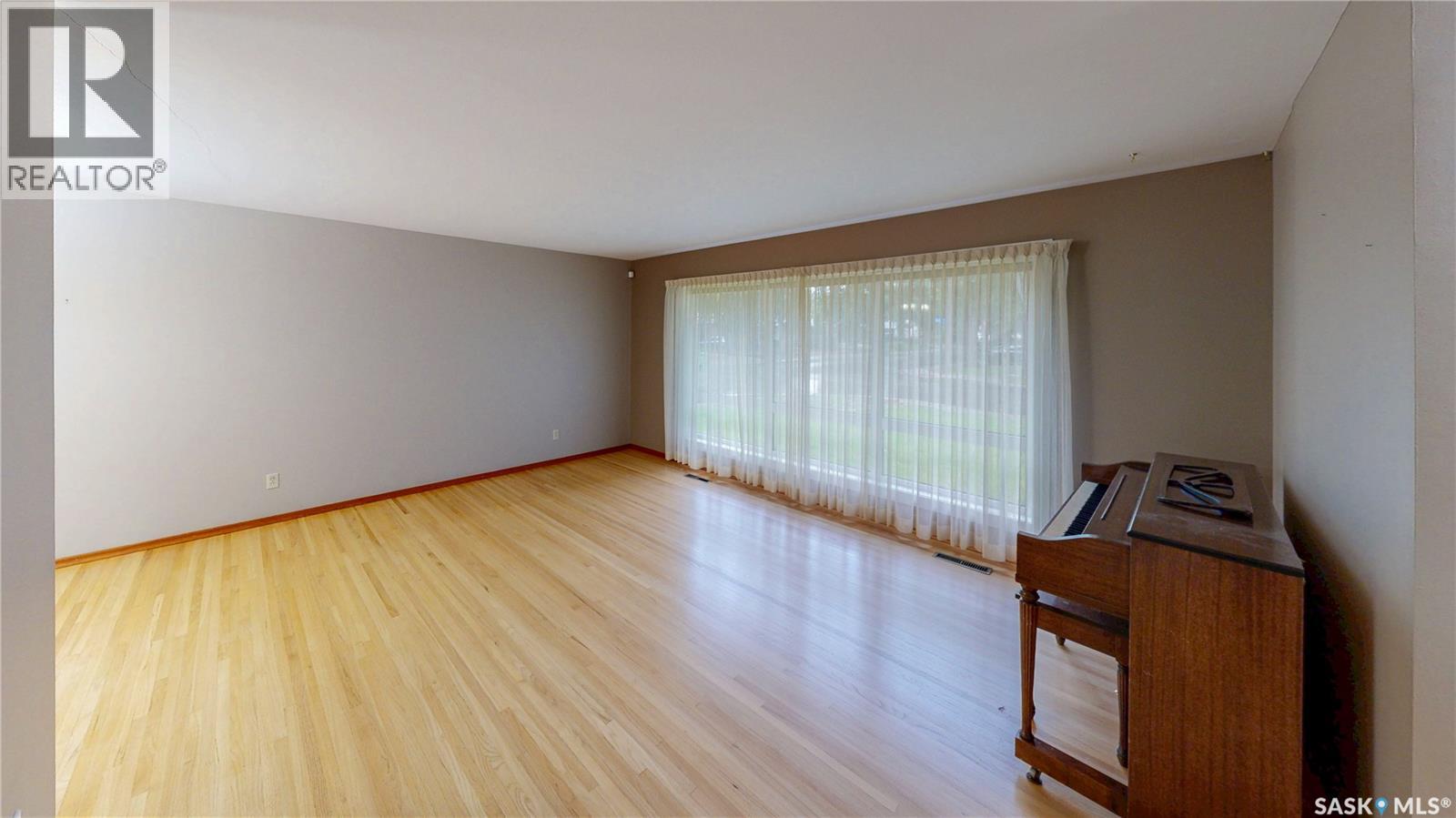2 Malone Crescent, Regina, Saskatchewan  S4S 5R2 - Photo 4 - SK048465