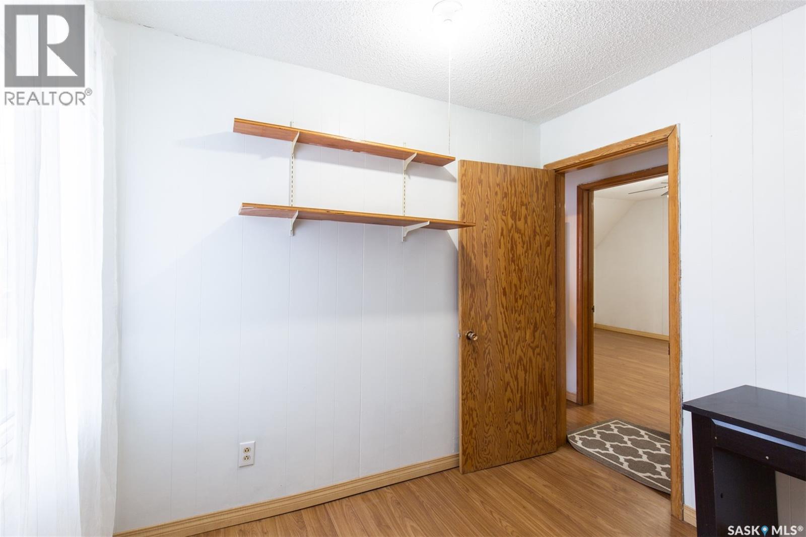 404 Fairford STREET W photo 18