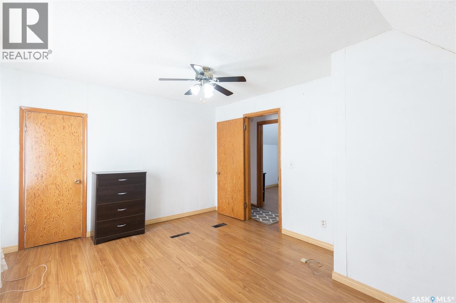 404 Fairford STREET W photo 16