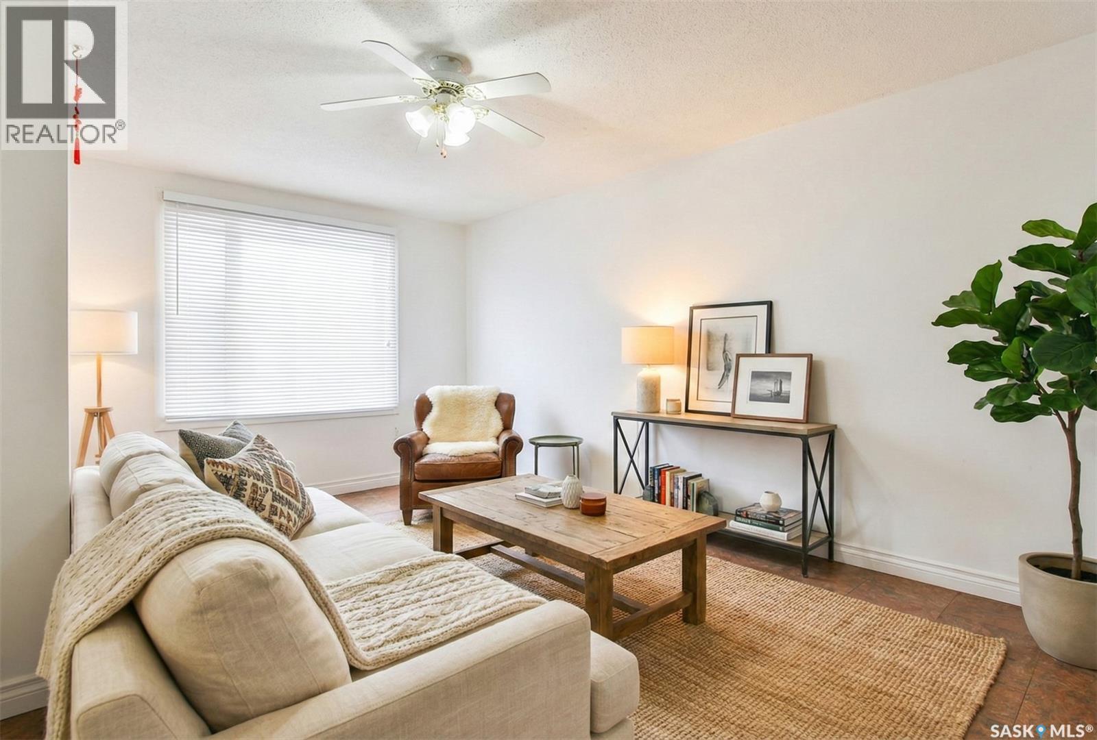 404 Fairford STREET W photo 8