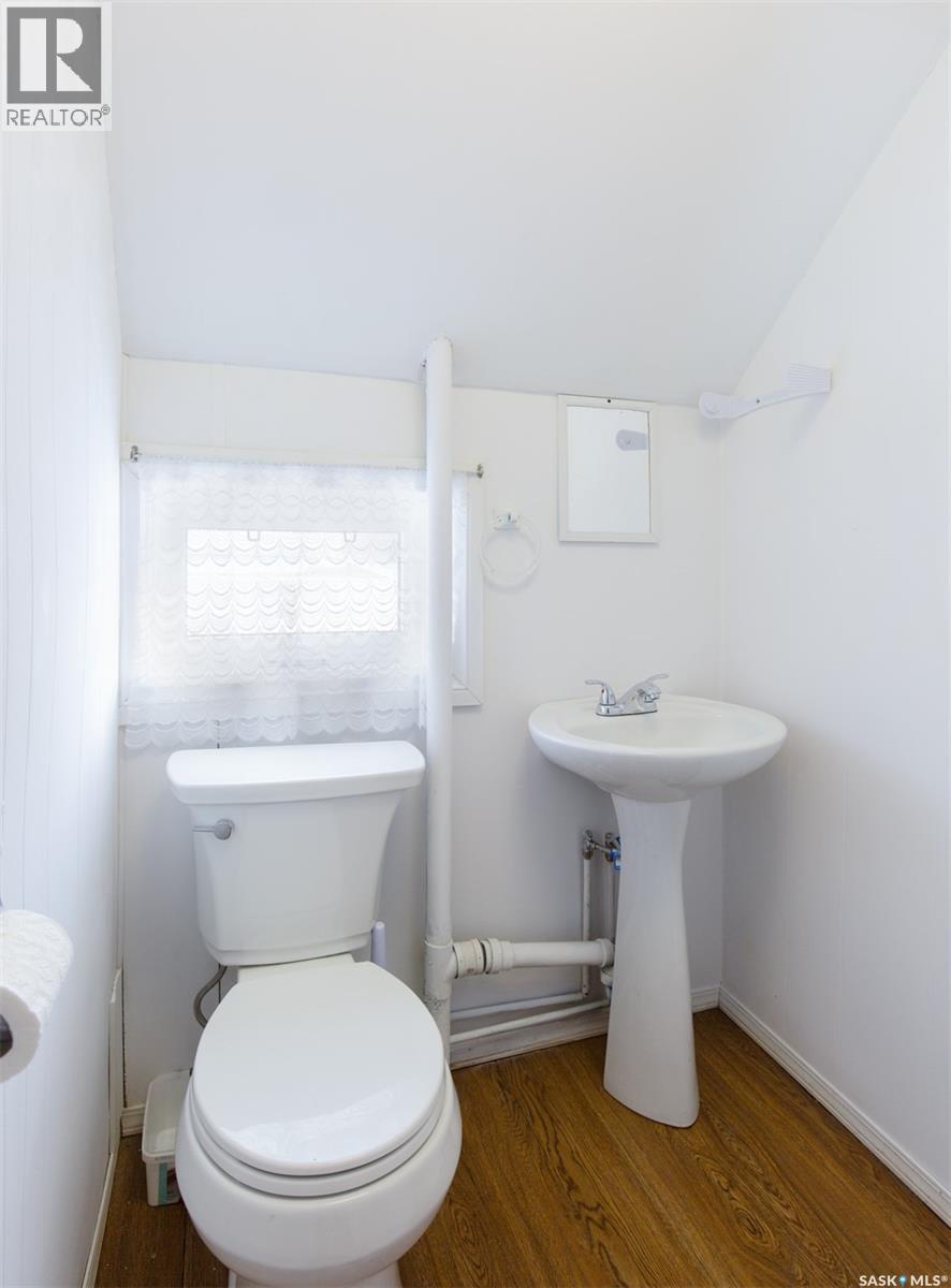 404 Fairford STREET W photo 20
