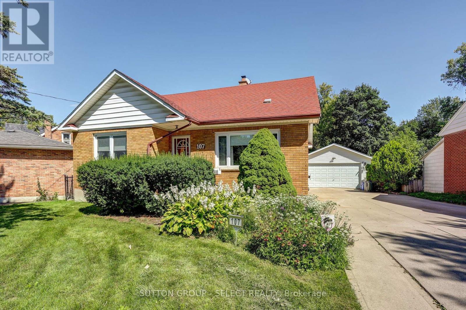 107 Roehampton Avenue, London East, Ontario  N5V 2A6 - Photo 2 - X13785114