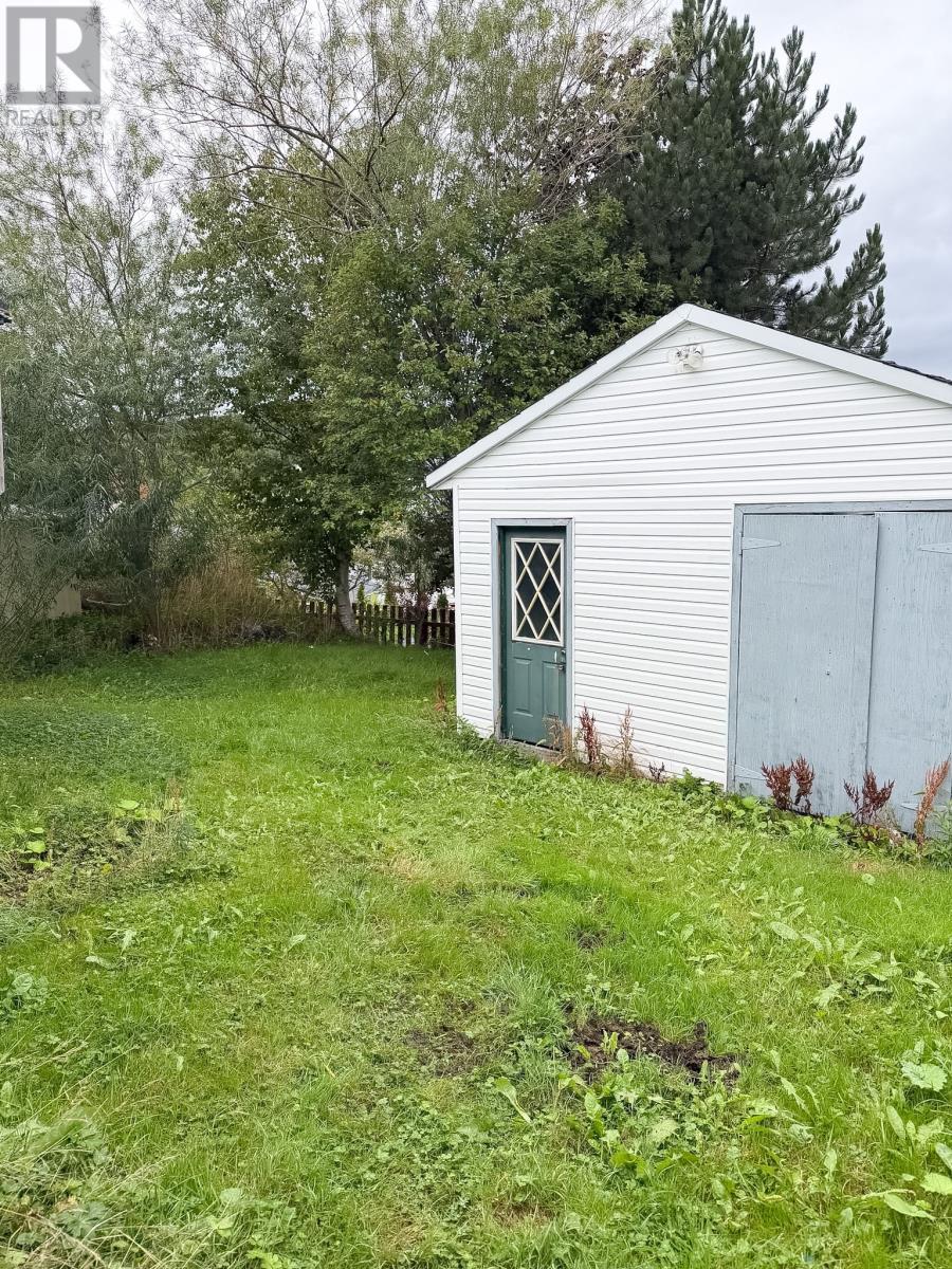 11 Cranes Avenue, Corner Brook — photo 2