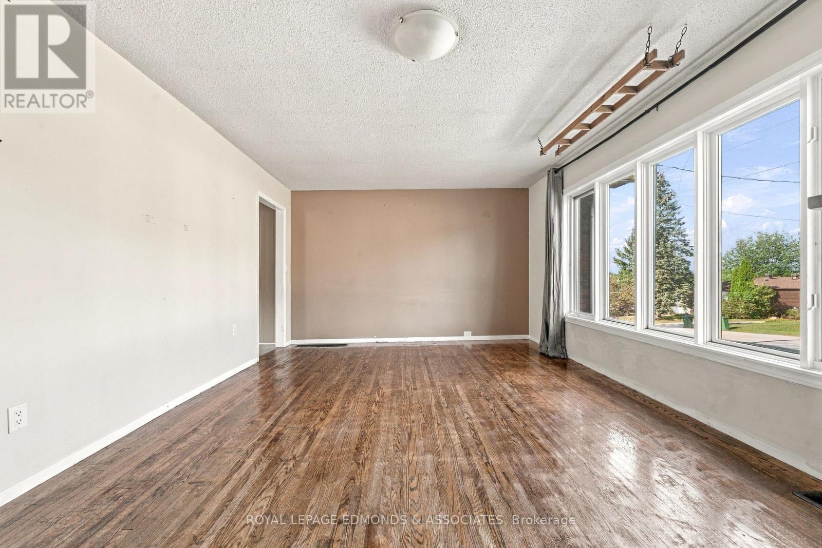 55 Selkirk Street, Petawawa, Ontario K8H 1P3 - Photo 7 - X13785234