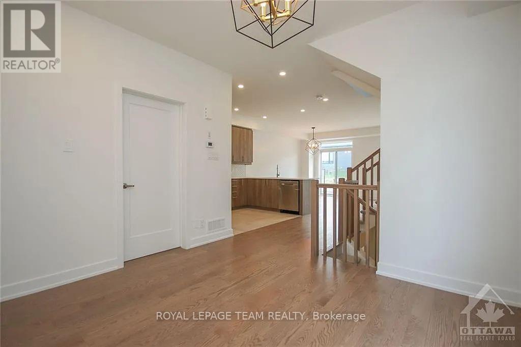 633 Rathburn Lane, Ottawa, Ontario  K1T 3W7 - Photo 5 - X13785144
