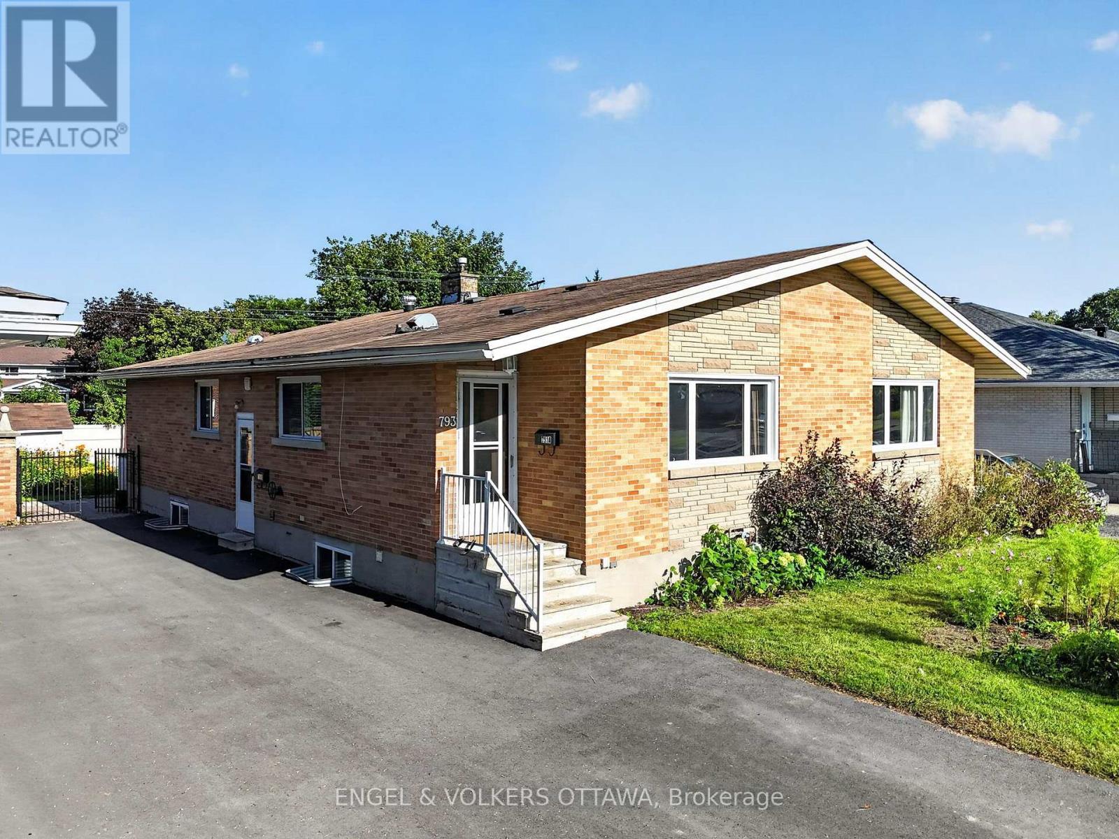 793 Trojan Avenue, Ottawa, Ontario  K1K 2P6 - Photo 1 - X13785396