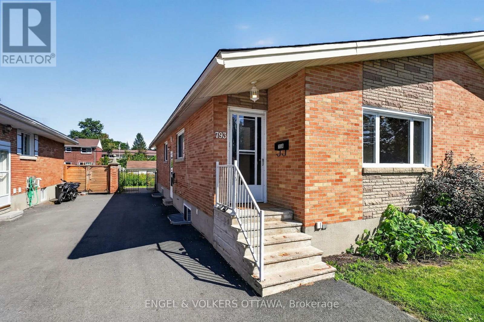 793 Trojan Avenue, Ottawa, Ontario  K1K 2P6 - Photo 3 - X13785396