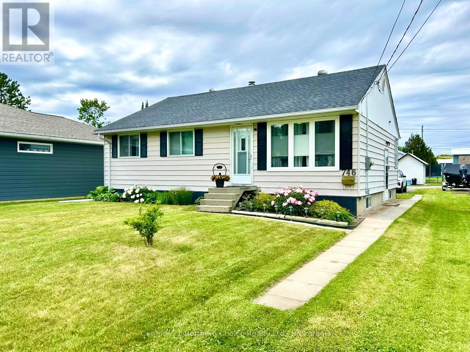 746 THOMPSON STREET, Fort Frances, Ontario