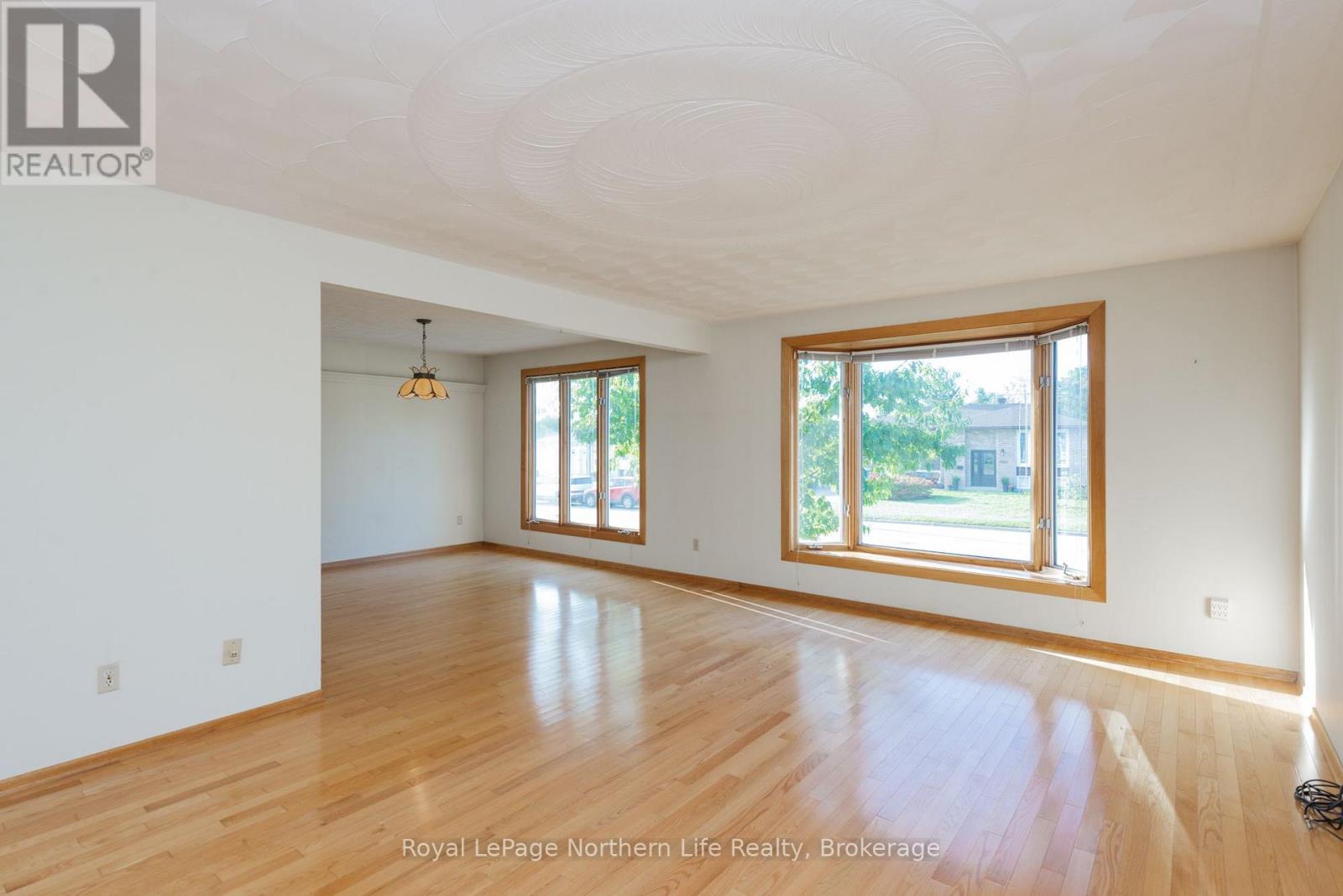 2043 Mckeown Avenue, North Bay, Ontario  P1B 7N8 - Photo 10 - X13785106