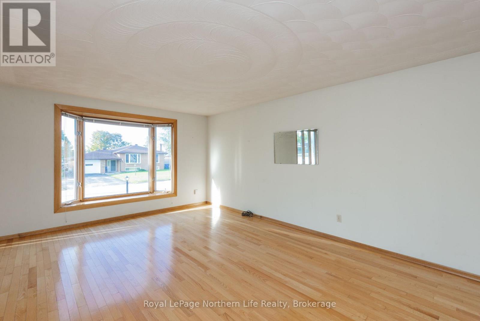 2043 Mckeown Avenue, North Bay, Ontario  P1B 7N8 - Photo 16 - X13785106