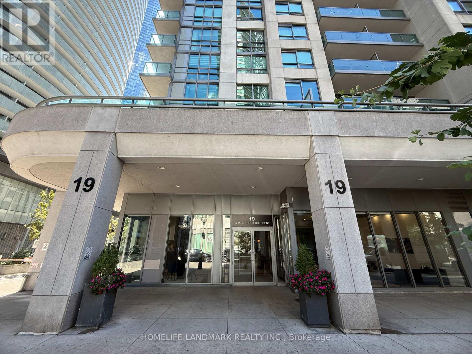 1603 - 19 GRAND TRUNK CRESCENT, Toronto, Ontario
