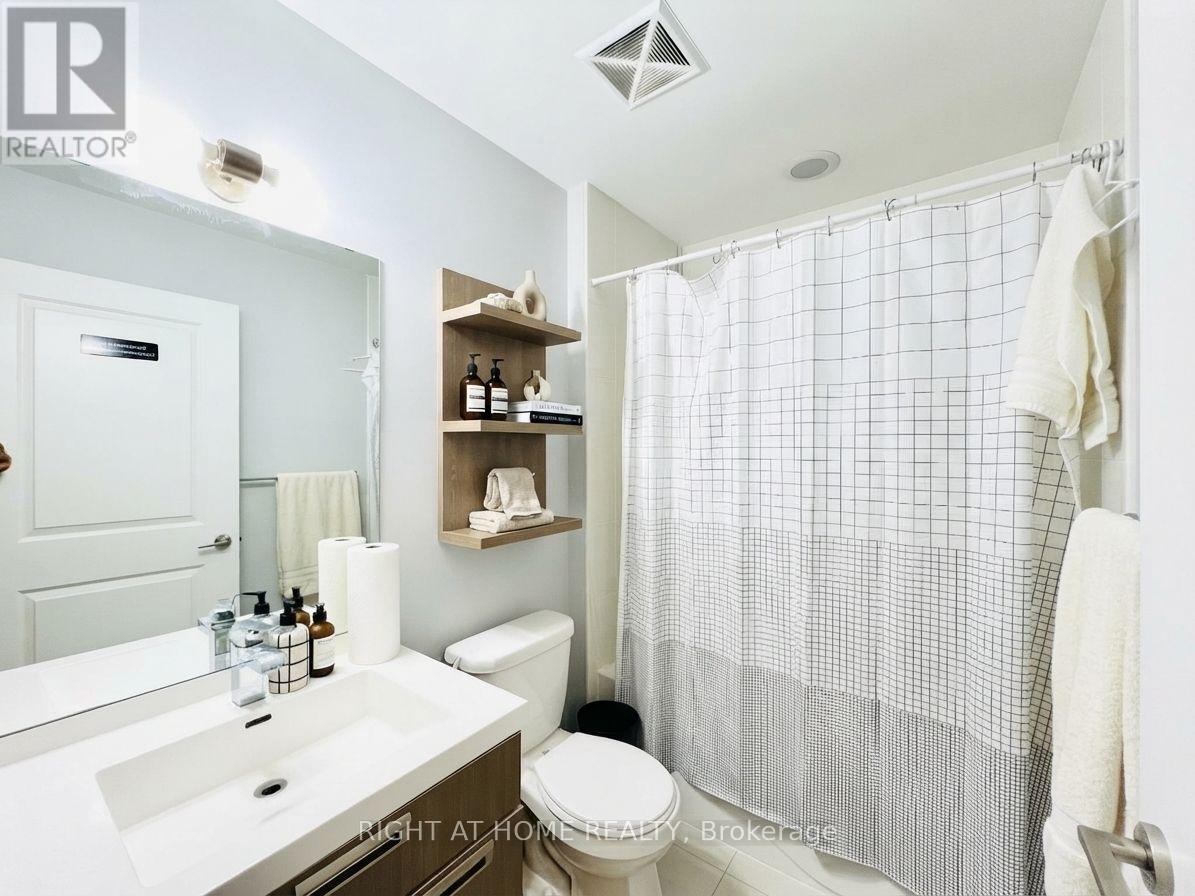 3211 - 28 Ted Rogers Way, Toronto, Ontario  M4Y 2J4 - Photo 15 - C13785204