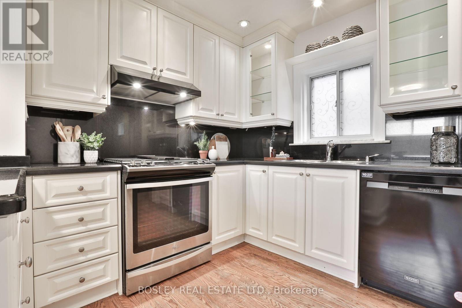 24 Whitewood Road, Toronto, Ontario  M4S 2X7 - Photo 8 - C13785386