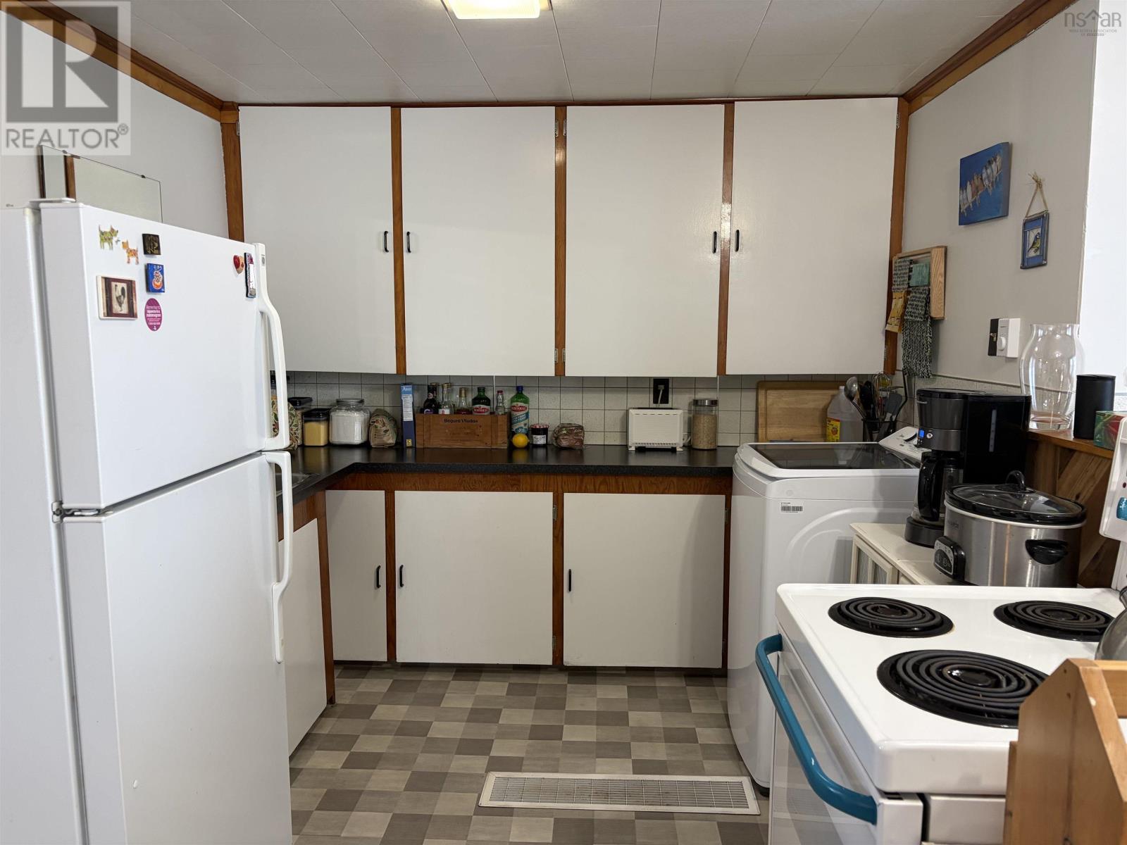 9 Stoddart Drive, Clark's Harbour, Nova Scotia  B0W 1P0 - Photo 14 - 202623290