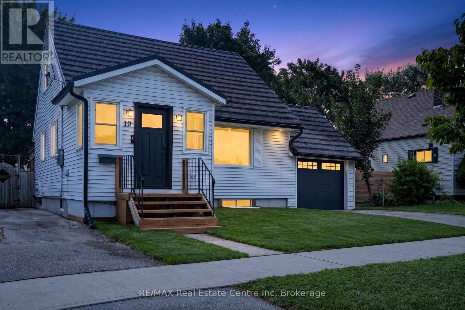 10 CHURCHILL CRESCENT W, Centre Wellington, Ontario