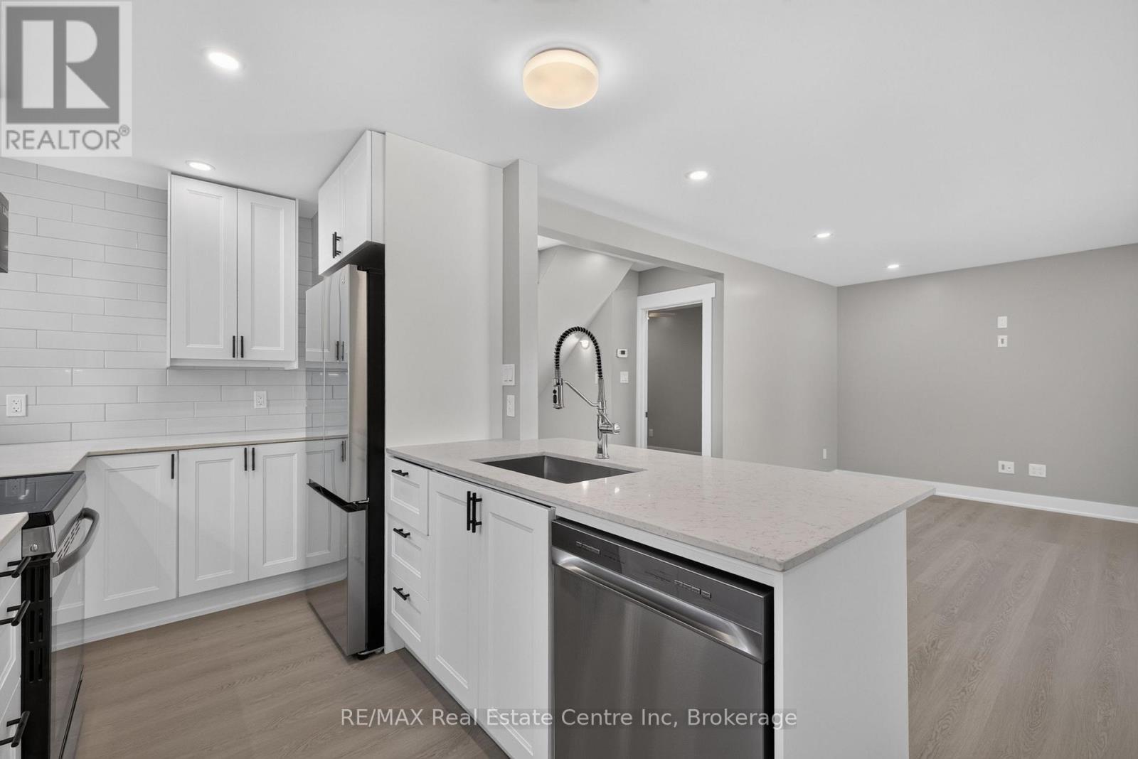 10 Churchill Crescent W, Centre Wellington, Ontario  N1M 2J4 - Photo 12 - X13785326