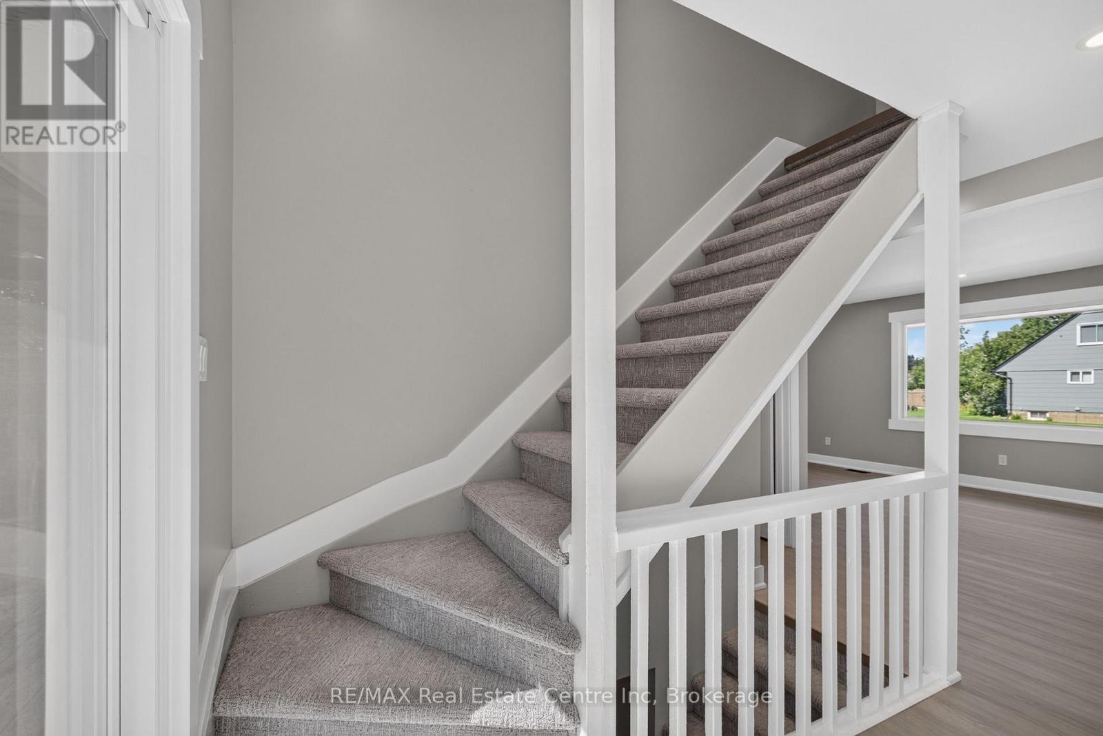 10 Churchill Crescent W, Centre Wellington, Ontario  N1M 2J4 - Photo 18 - X13785326
