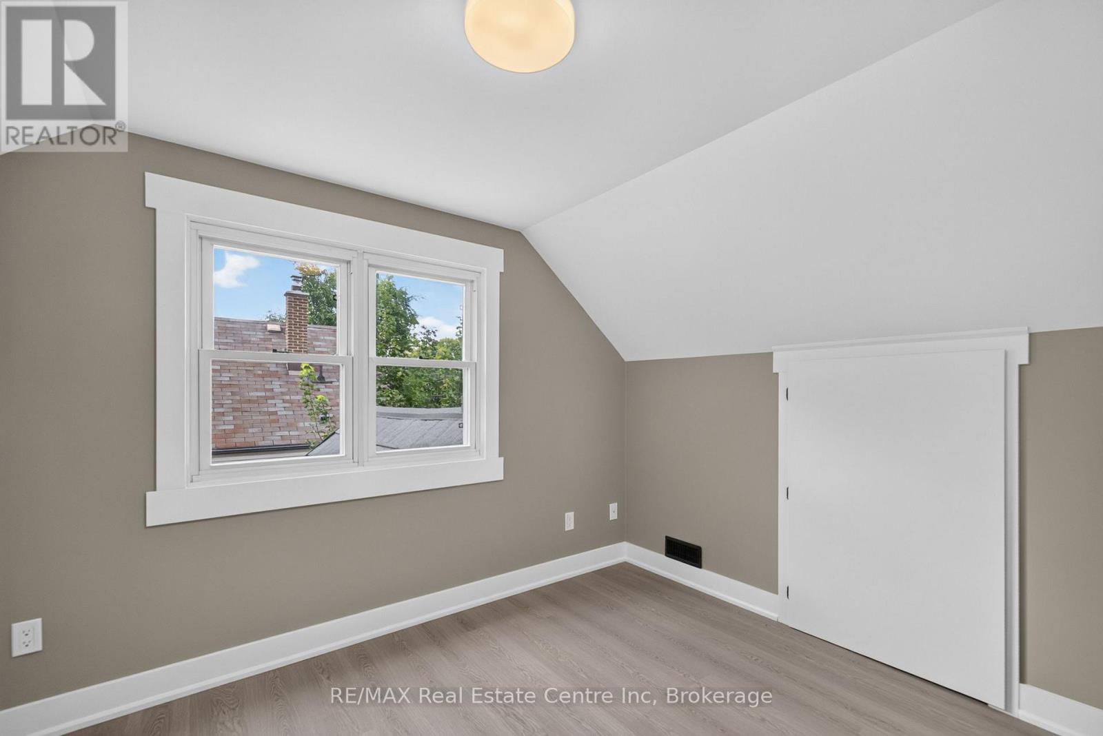 10 Churchill Crescent W, Centre Wellington, Ontario  N1M 2J4 - Photo 20 - X13785326