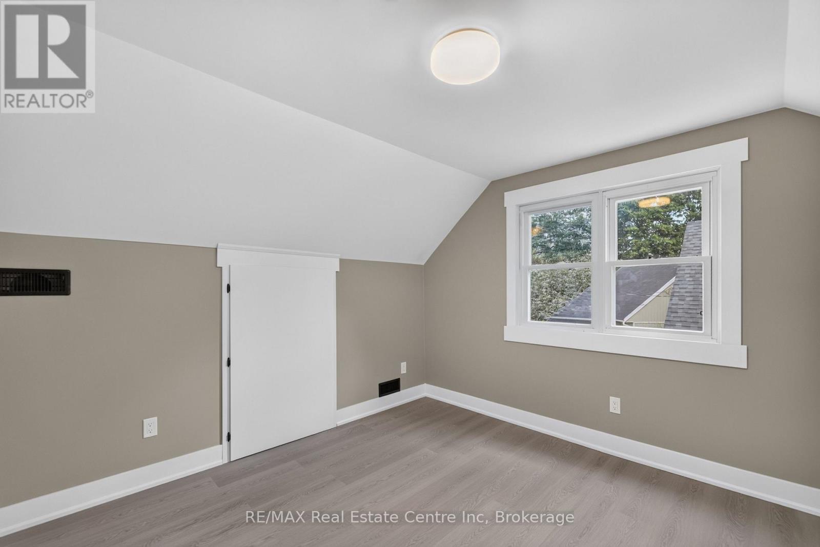 10 Churchill Crescent W, Centre Wellington, Ontario  N1M 2J4 - Photo 21 - X13785326