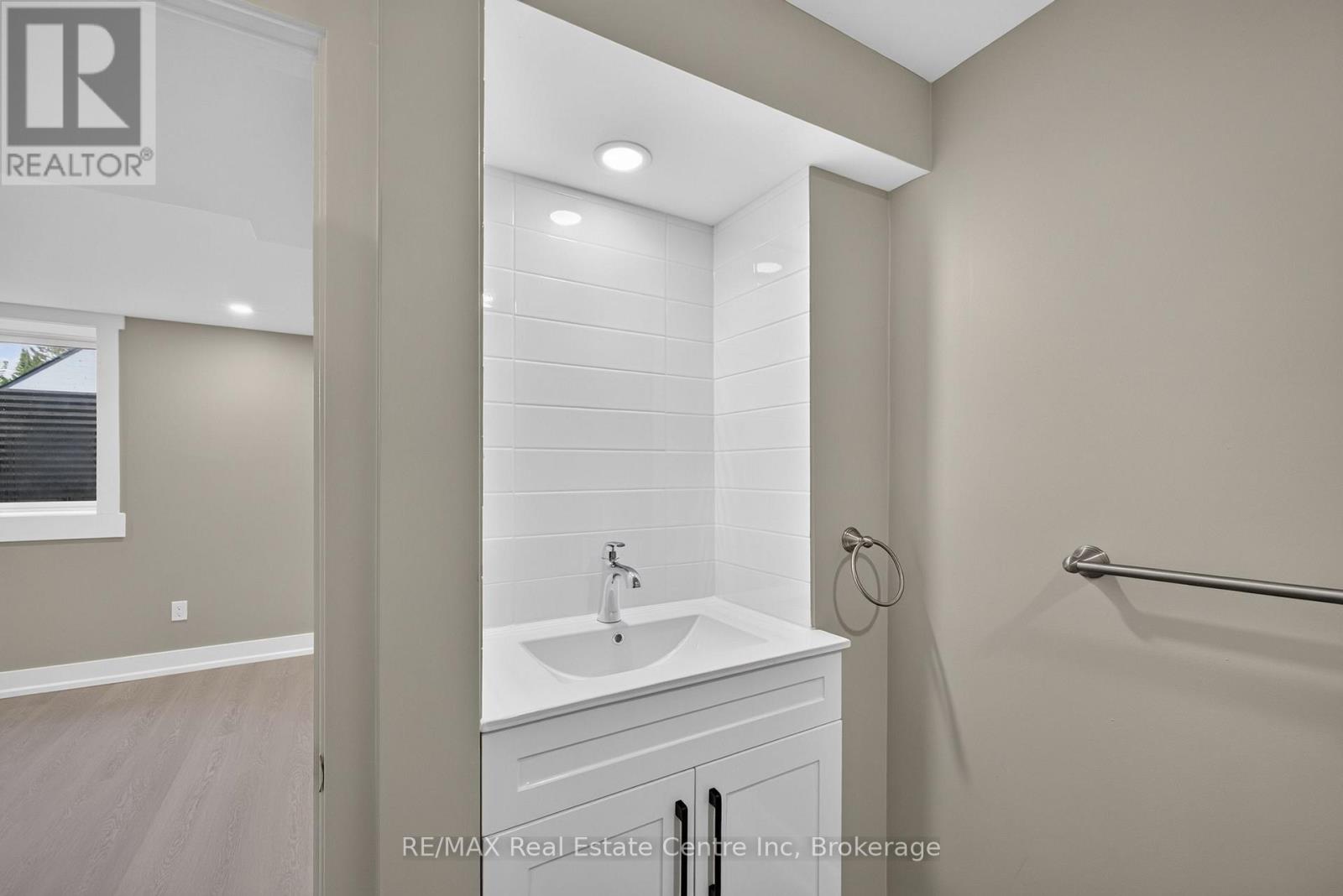 10 Churchill Crescent W, Centre Wellington, Ontario  N1M 2J4 - Photo 26 - X13785326