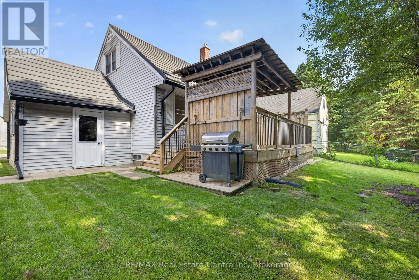 10 Churchill Crescent W, Centre Wellington, Ontario  N1M 2J4 - Photo 30 - X13785326