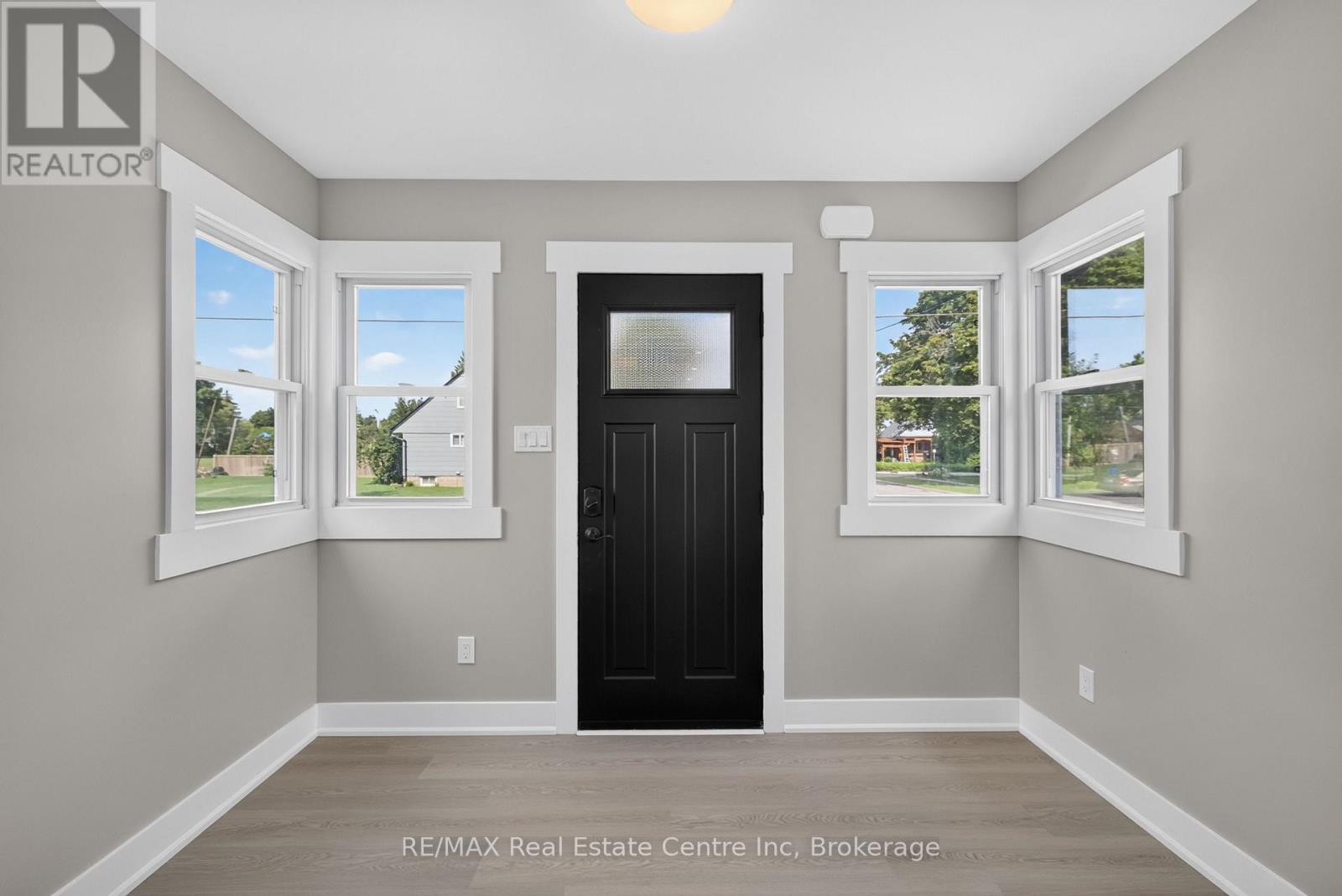 10 Churchill Crescent W, Centre Wellington, Ontario  N1M 2J4 - Photo 4 - X13785326
