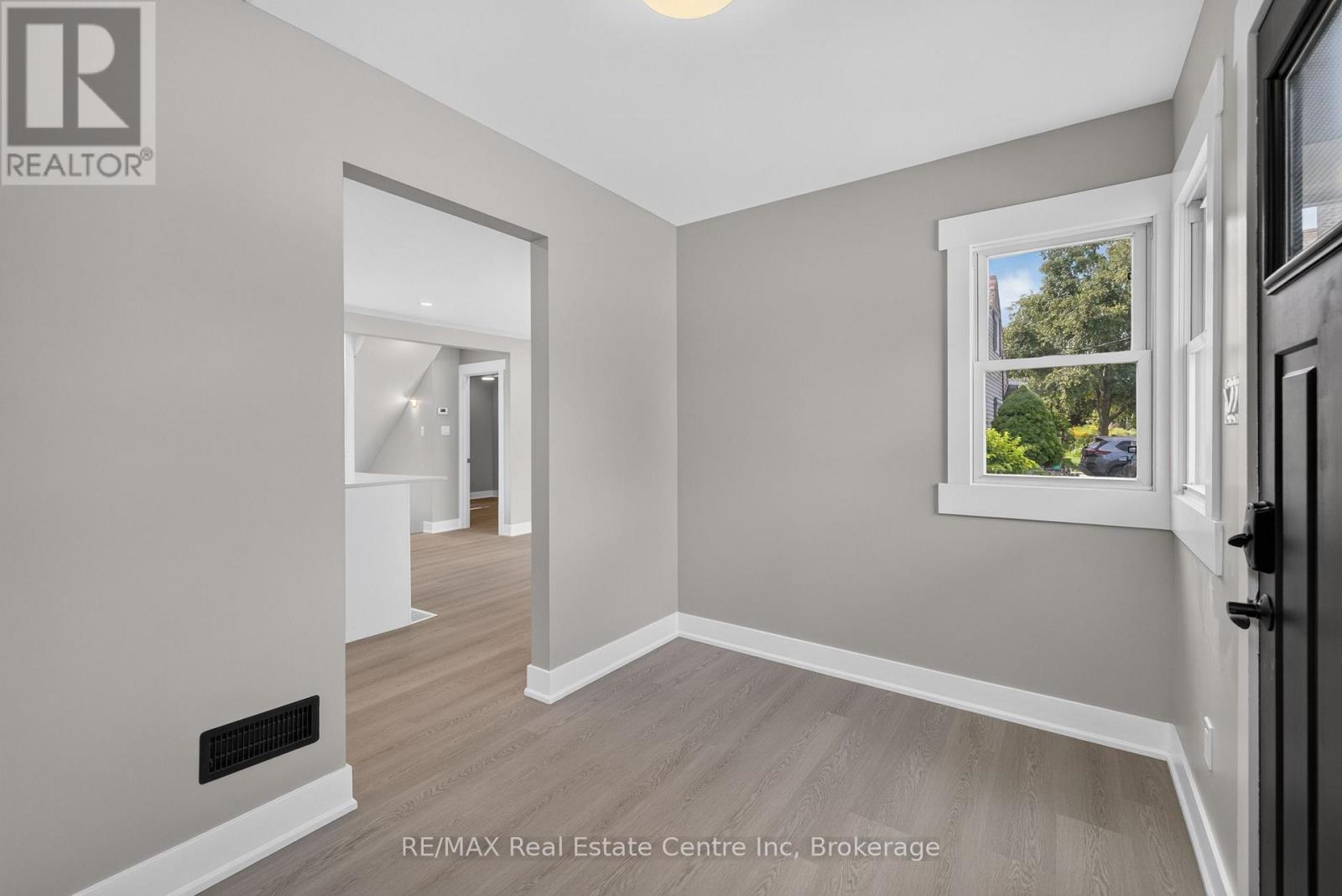 10 Churchill Crescent W, Centre Wellington, Ontario  N1M 2J4 - Photo 5 - X13785326
