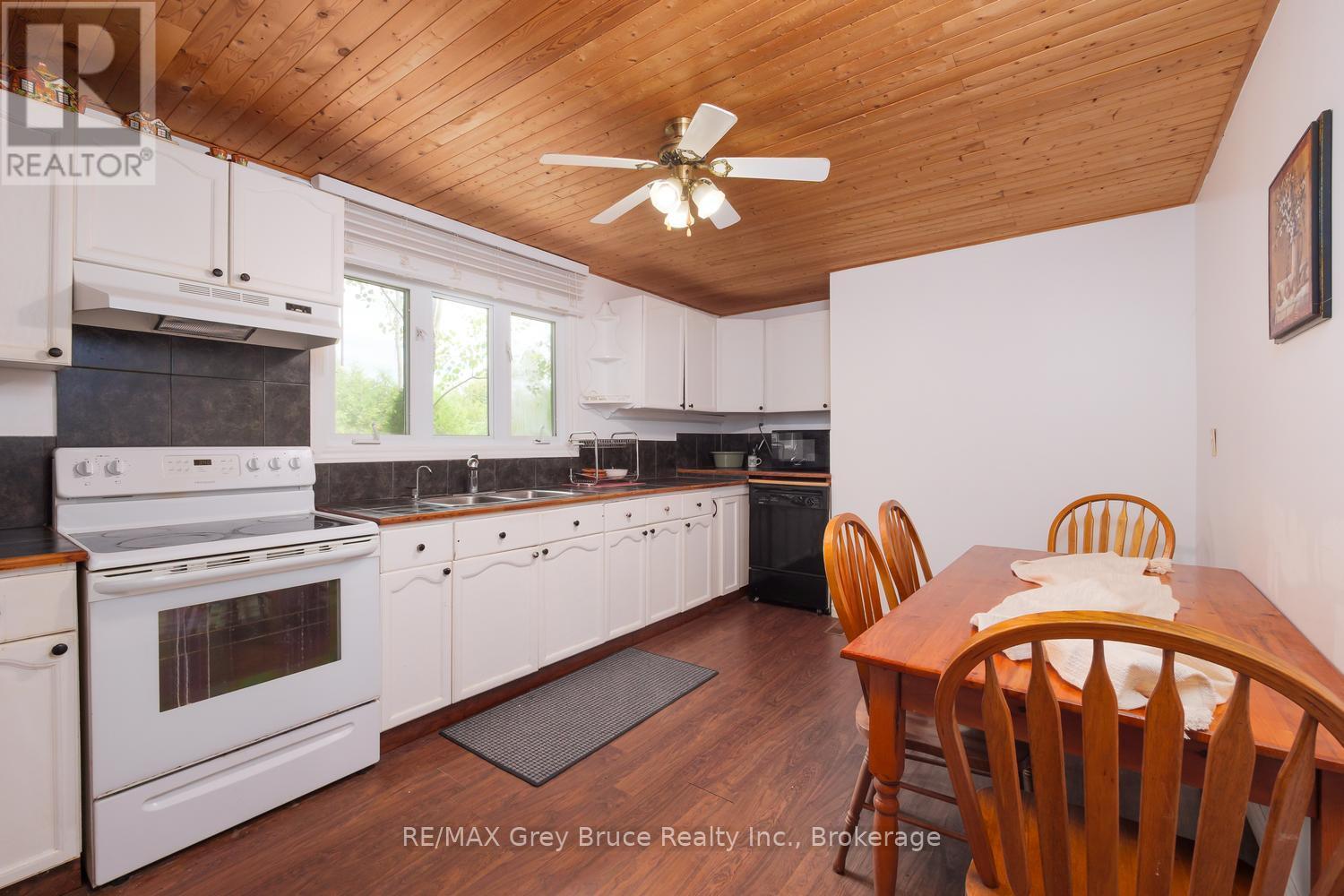 1477 Highway 6 Highway, South Bruce Peninsula, Ontario  N0H 2T0 - Photo 16 - X13785398