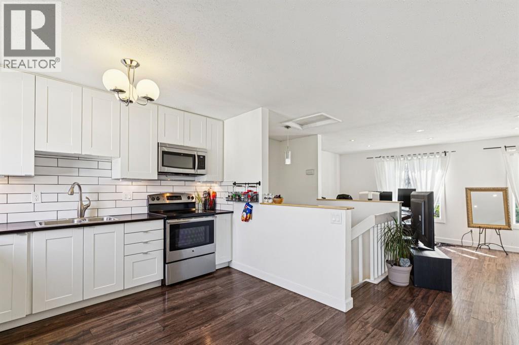 3556 33 Street Se, Calgary, Alberta  T2B 2C2 - Photo 5 - A2339980