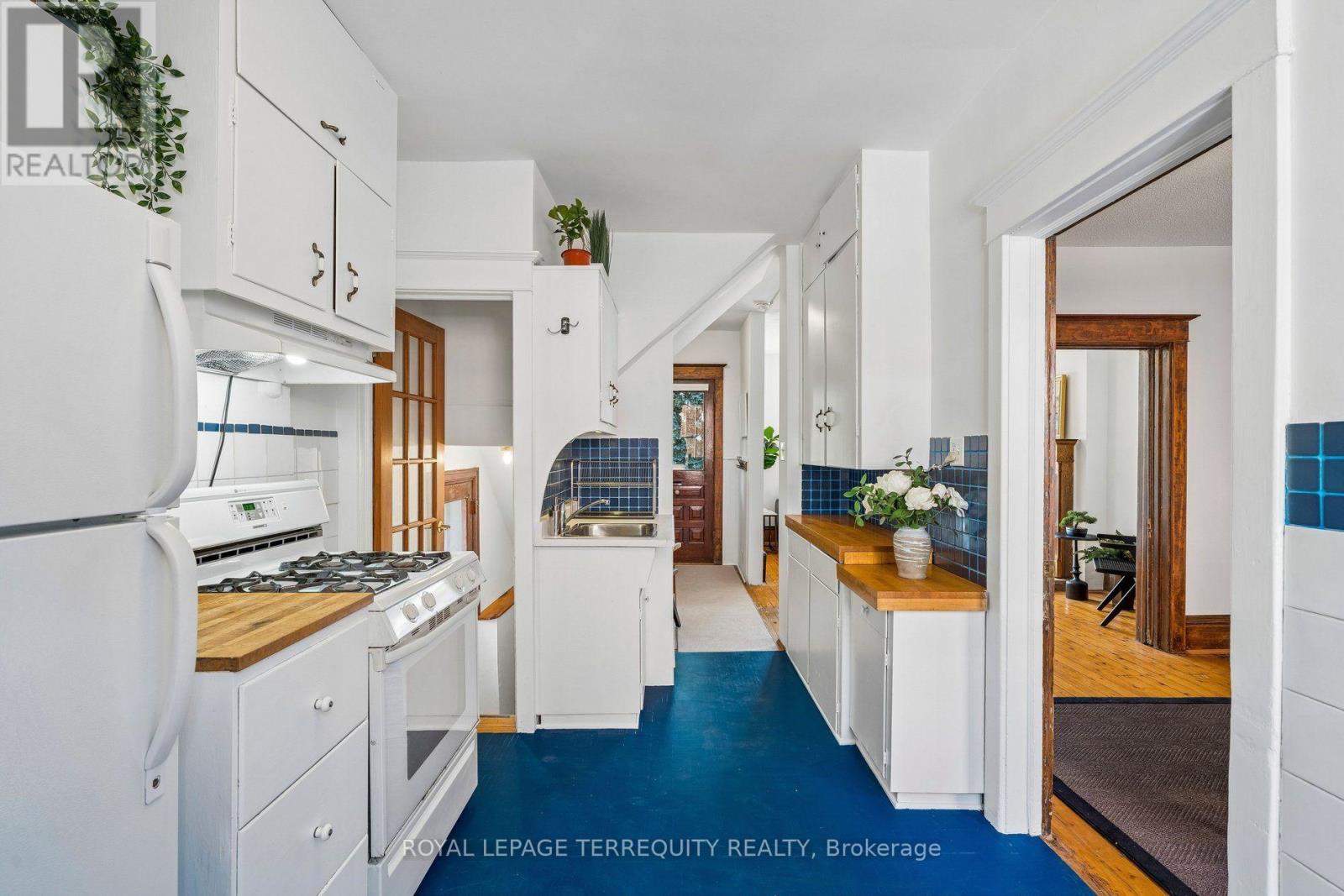 2 Wright Avenue, Toronto, Ontario  M6R 1K8 - Photo 14 - W13785044
