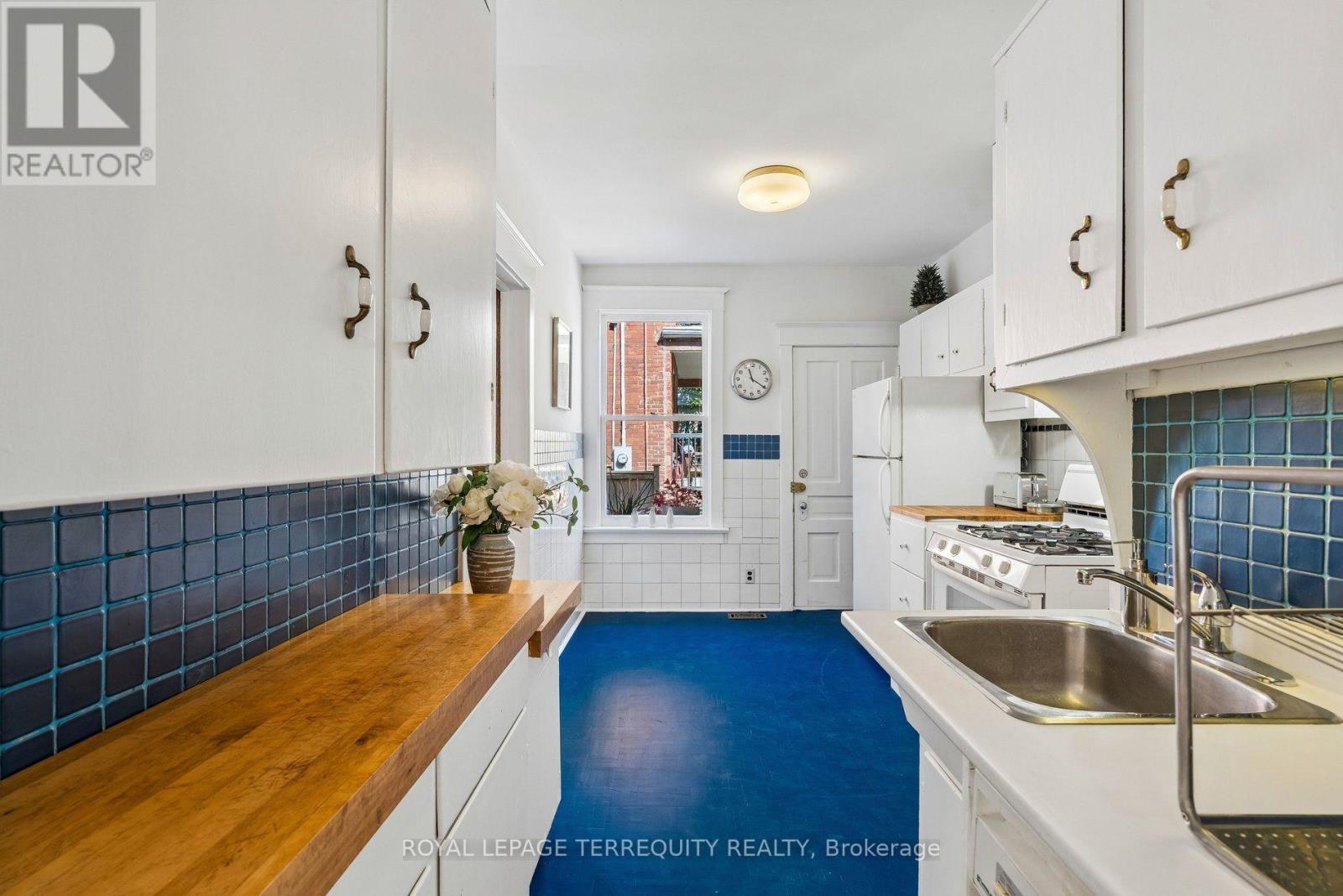 2 Wright Avenue, Toronto, Ontario  M6R 1K8 - Photo 15 - W13785044