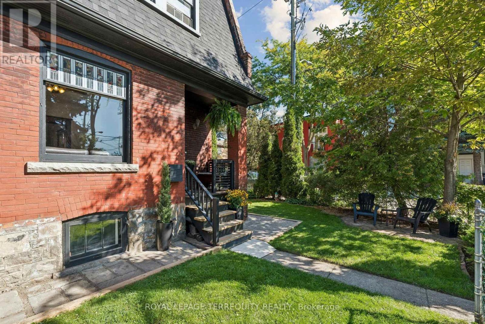 2 Wright Avenue, Toronto, Ontario  M6R 1K8 - Photo 2 - W13785044