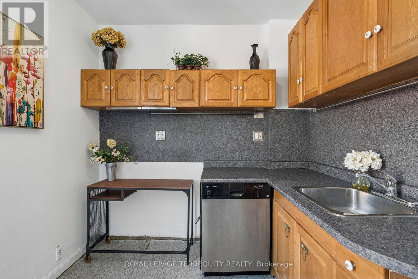 2 Wright Avenue, Toronto, Ontario  M6R 1K8 - Photo 27 - W13785044