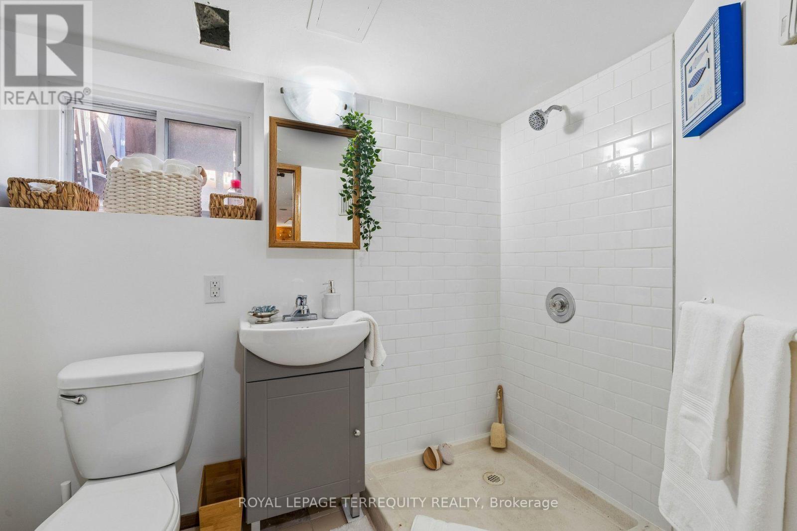2 Wright Avenue, Toronto, Ontario  M6R 1K8 - Photo 29 - W13785044