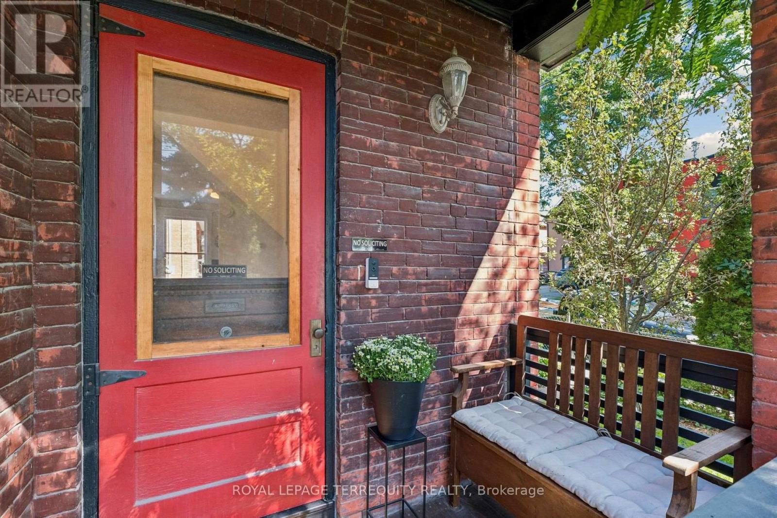 2 Wright Avenue, Toronto, Ontario  M6R 1K8 - Photo 4 - W13785044